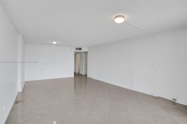 Building Photo - 18151 NE 31st Ct