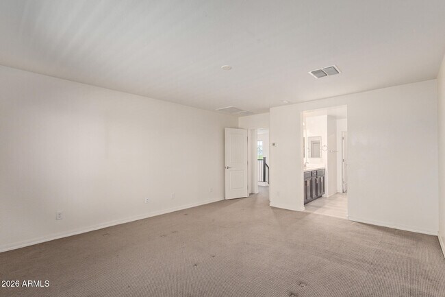Building Photo - 905 S Canal Dr