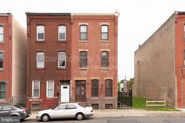 Building Photo - 1834 W Diamond St