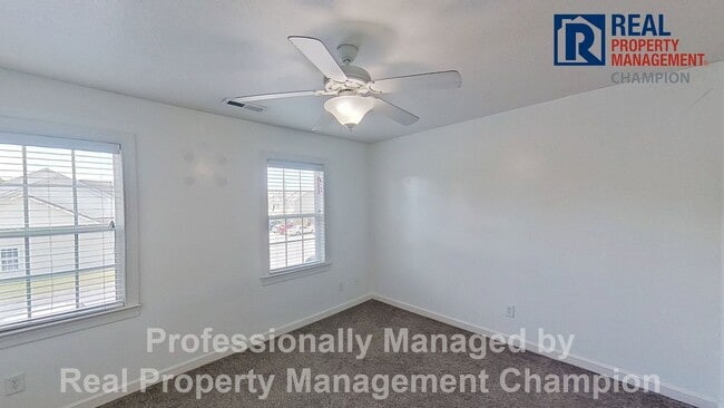 Building Photo - 2 BD/1.5 BA Townhome with Convenient Jacksonville Location