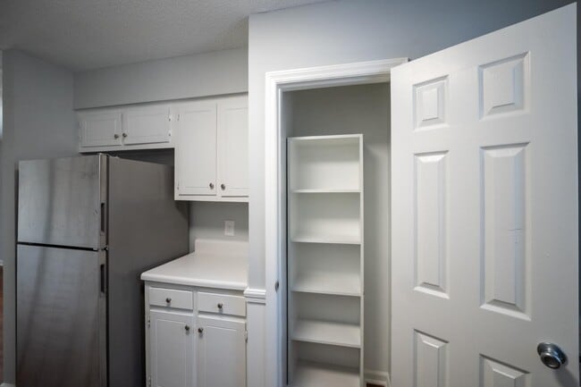 Building Photo - 944 Bonham Ave