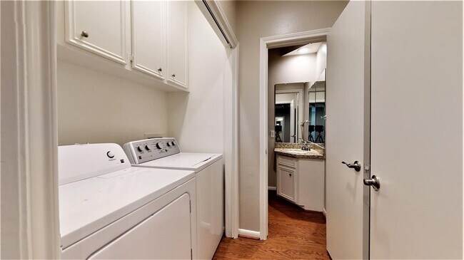 Building Photo - 727 Bunker Hill Rd