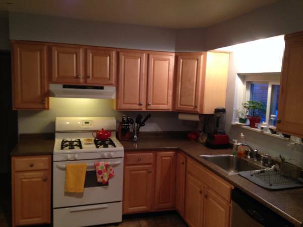 Building Photo - 1915 Jane St