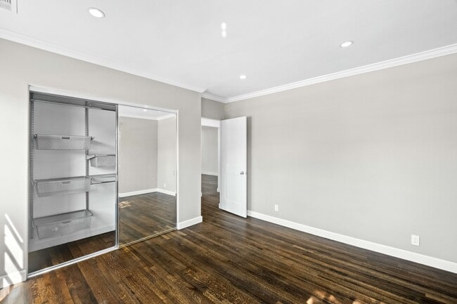 Building Photo - 1516 S Crest Dr