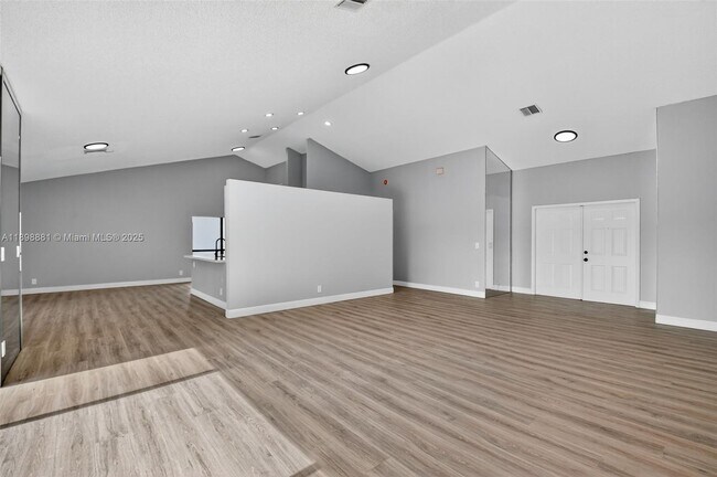 Building Photo - 9645 El Clair Ranch Rd