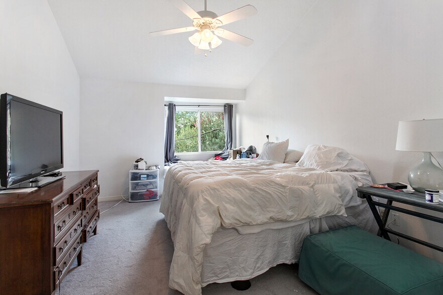 Building Photo - 5421 Constance St