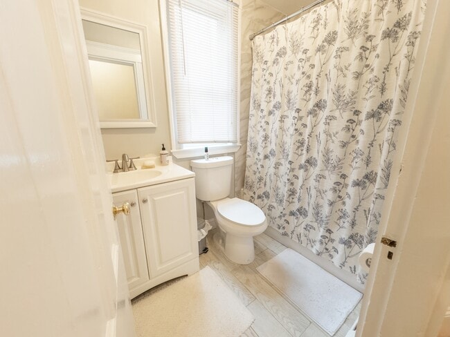 Building Photo - 12 Hamlin St