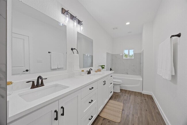 Building Photo - 17701 Village Dr