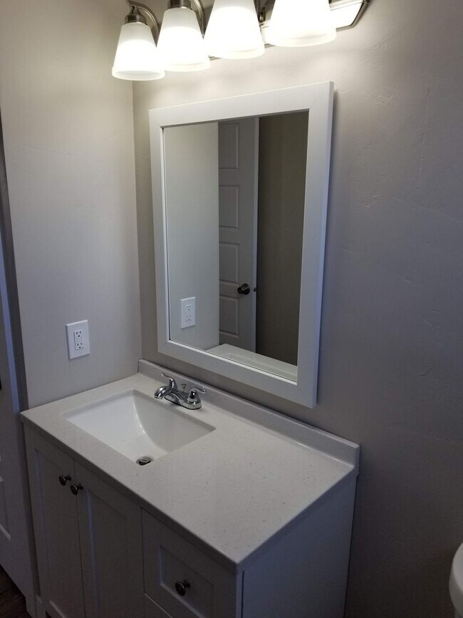 Building Photo - Spacious 5-Bedroom Magna Home with Deck and Ample Parking