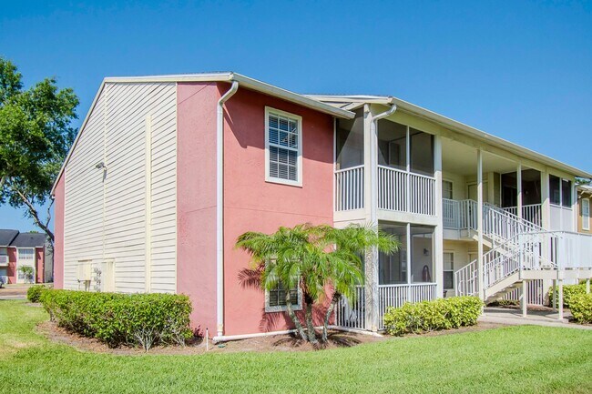 Building Photo - Lake Front 1BR + Den -Move In Special Available