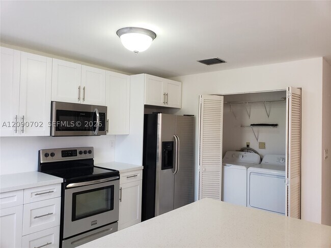 Building Photo - 6440 SW 130th Ave