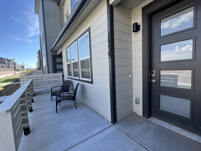 Building Photo - 1539 Spring Water Pt