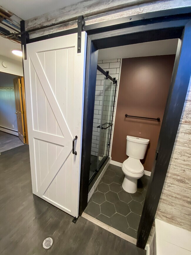 Building Photo - 1606 S Lake Irving Dr SW