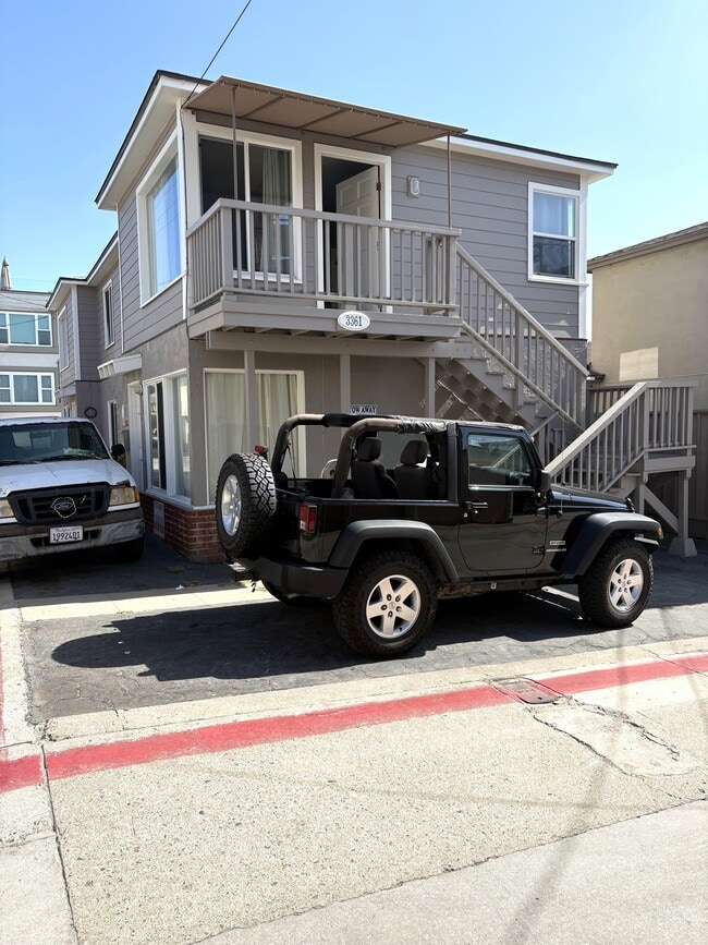 Exterior with 1 parking space - 3361 Strandway