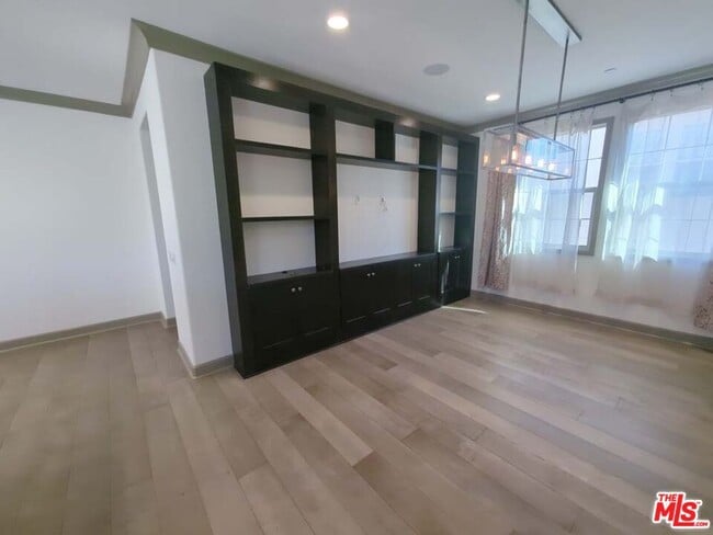 Building Photo - 16243 Cameo Ct