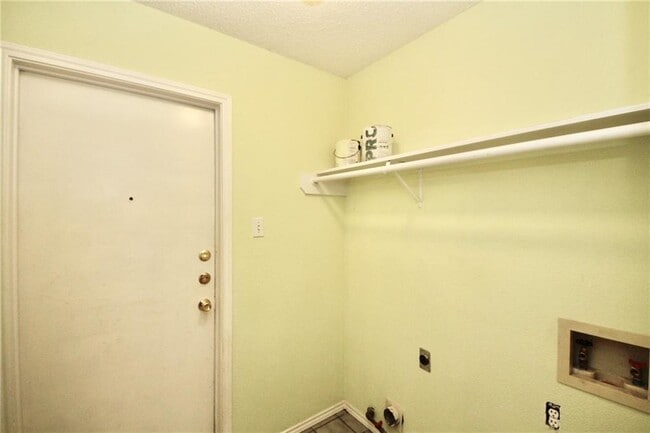 Building Photo - 8009 Cahill Dr