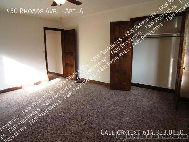 Building Photo - Very spacious 1BR 1BA apartment with priva...