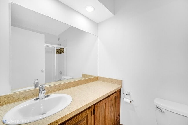 Building Photo - 801 S Plymouth Ct