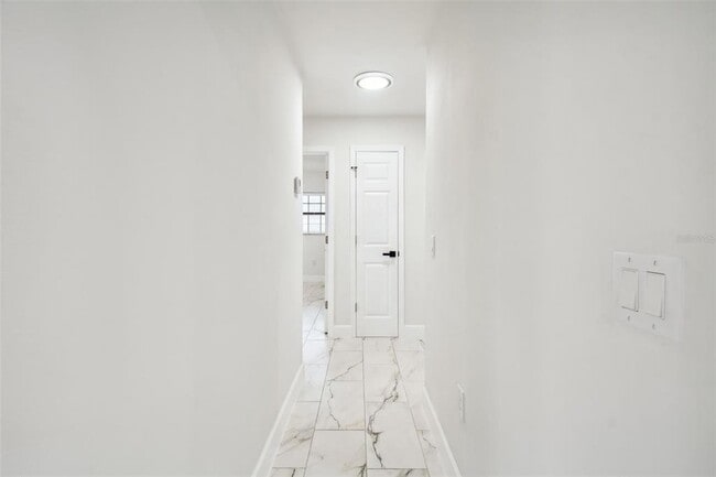 Building Photo - 4910 N Darby Ave