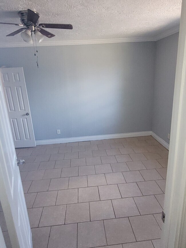 Building Photo - 3026 Sunbeam St