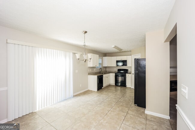 Building Photo - 9510 Lakeview Rd