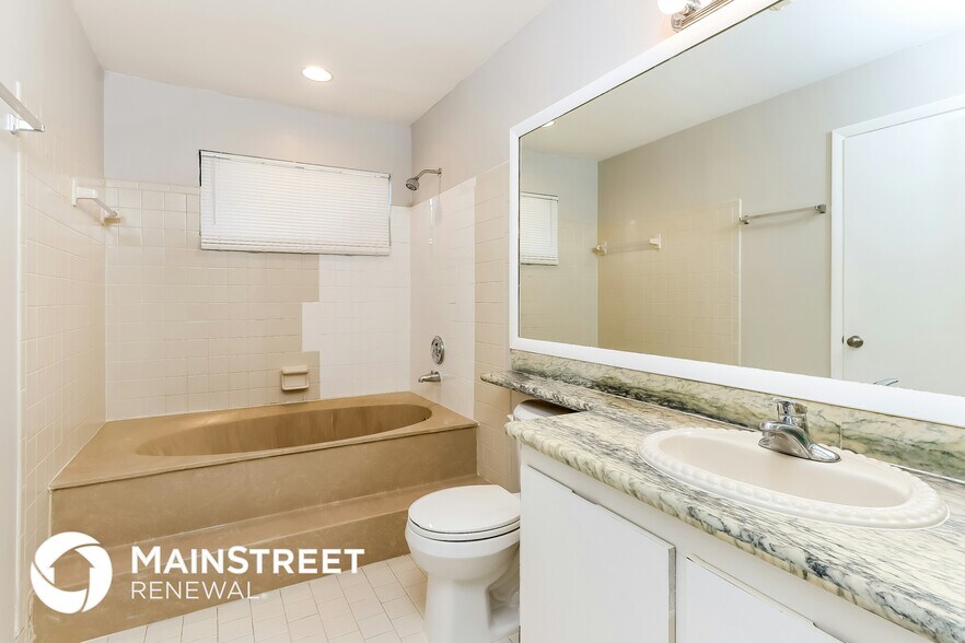 Building Photo - 4120 Palm Bay Cir