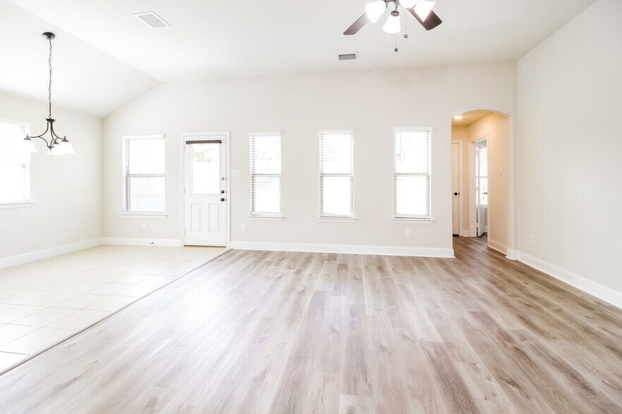 Building Photo - 334 Highmeadow Dr
