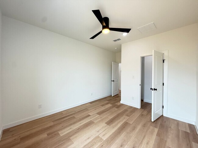 Building Photo - Spectacular Town-Home in West Lubbock!