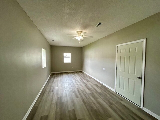 Building Photo - Newly Renovated 2 bedroom 1 Bath Duplex in Noblesville