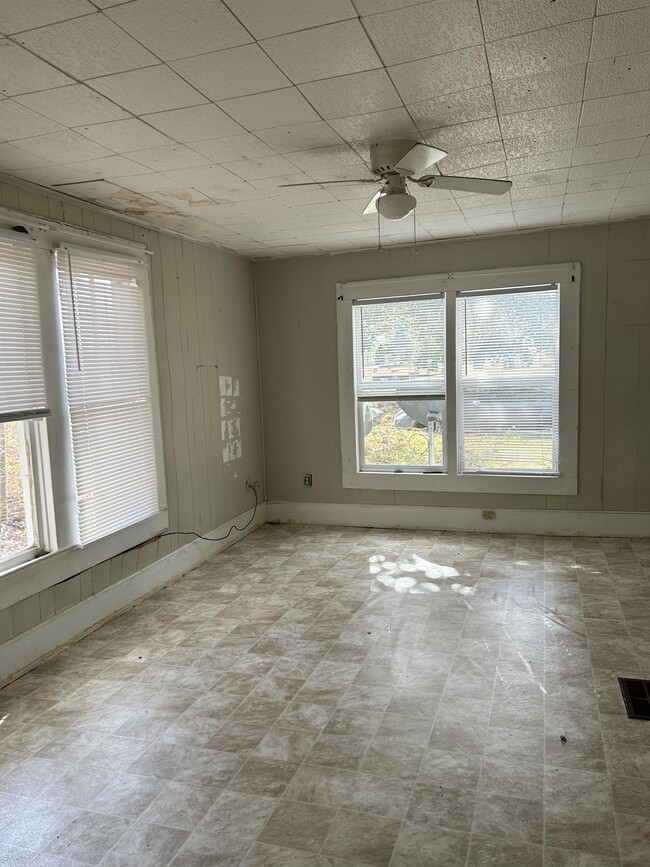 Building Photo - 604 Calcote Ave
