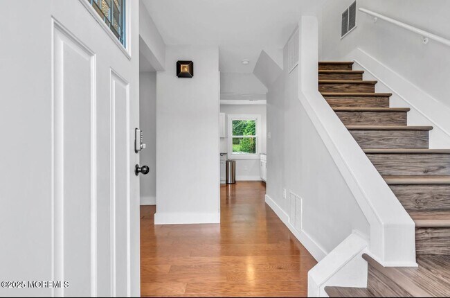 Building Photo - 2300 Oak Knoll Dr