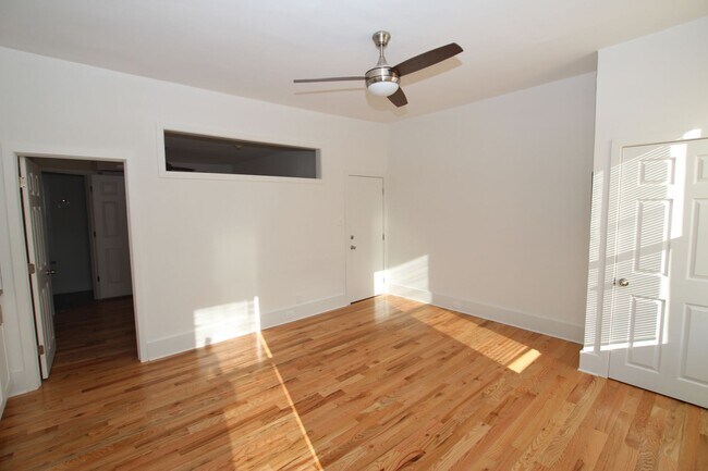 Building Photo - 454 E Girard Ave