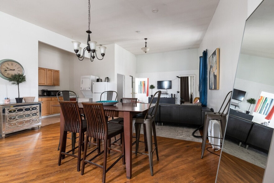 Building Photo - 2257 1st Ave