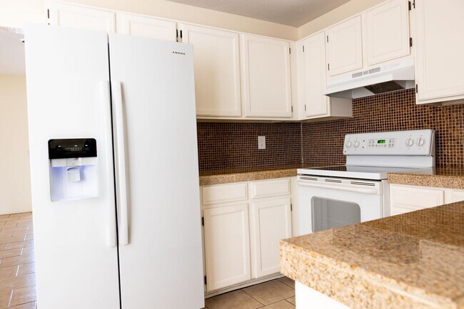 Building Photo - 830 W Rio-Altar