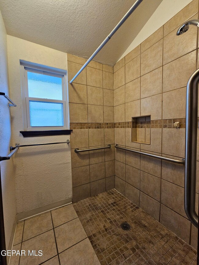 Building Photo - 846 El Arco Dr