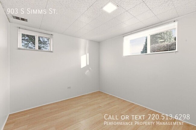 Building Photo - 903 S Simms St