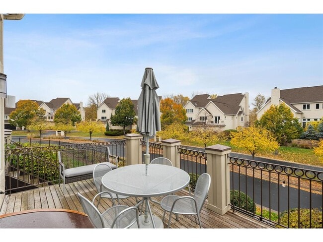 Building Photo - 517 River St