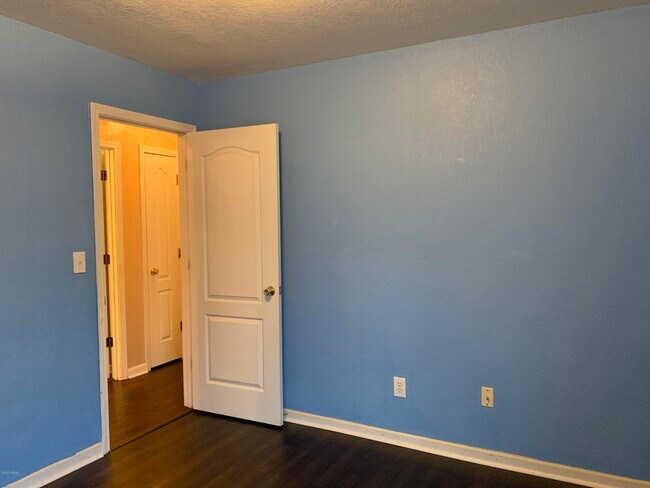 Building Photo - 207 Beaumont Heights