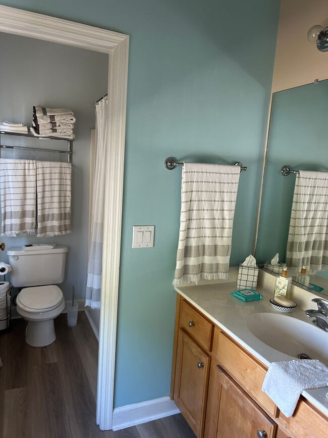 Building Photo - Fully Furnished: Stunning 3 - Bedroom 2.5 - Bath Townhome - Mt. Pleasant, SC