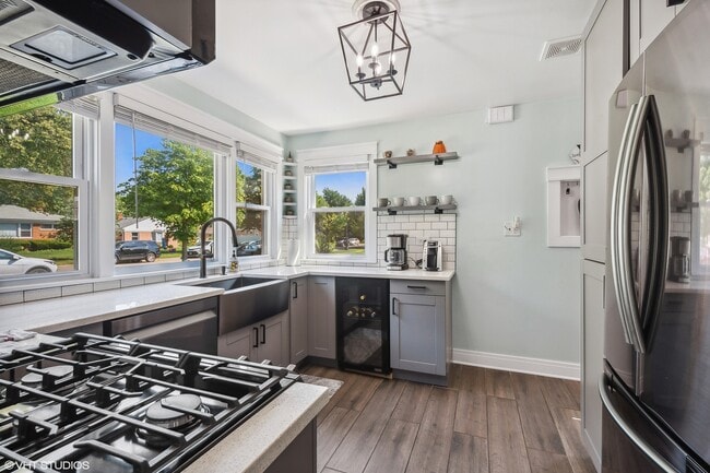 Building Photo - 2124 Seward St