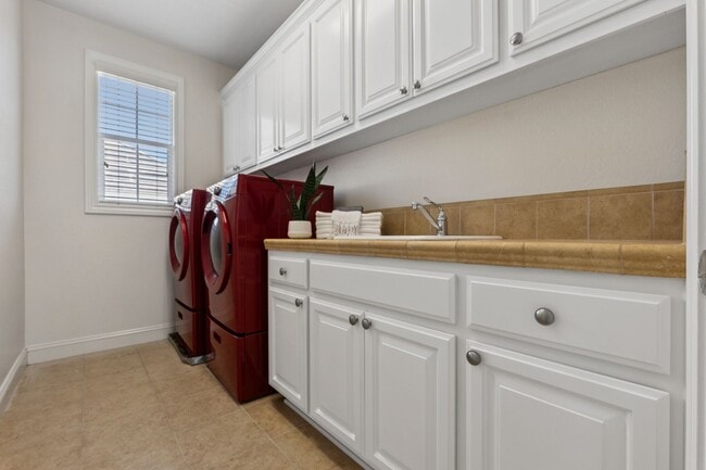 Building Photo - Sorrento Dublin 4 bed / 3 bath, upgrades t...