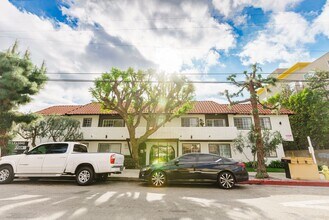 Building Photo - Halsted West