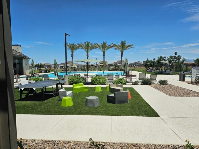 Building Photo - Wonderful new build with family fun amenities