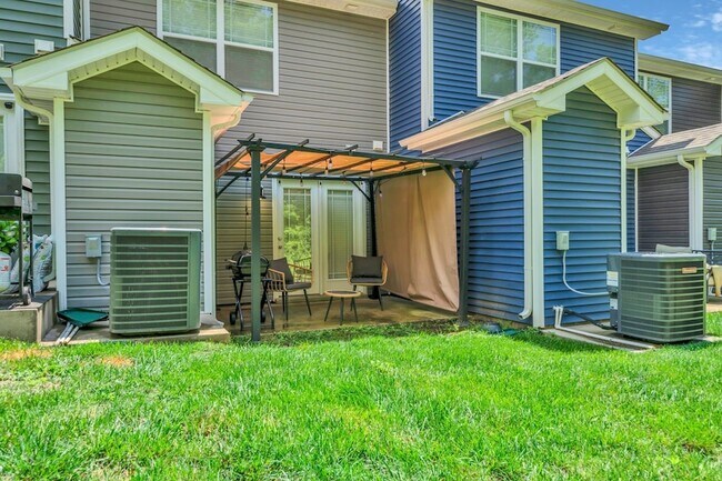 Building Photo - 253 Woodland Vly Ln
