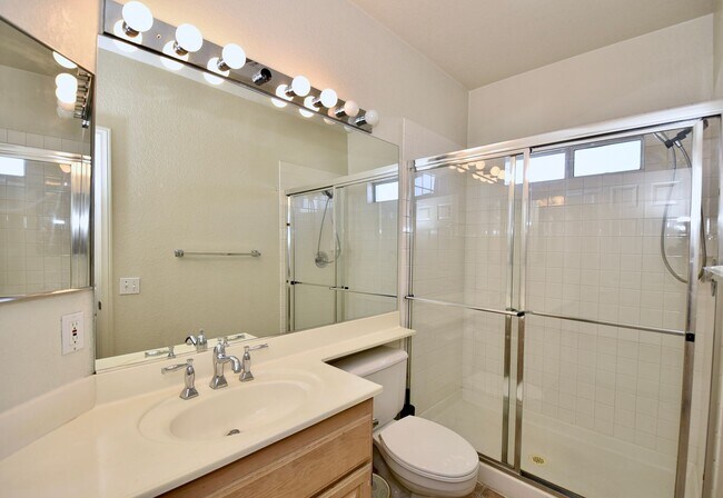 Building Photo - COZY 2 BED 2 BATH CONDO ON 2ND FLOOR AT PA...