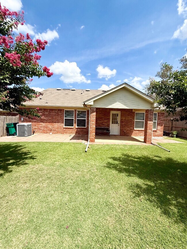 Building Photo - 2821 Fennel Rd
