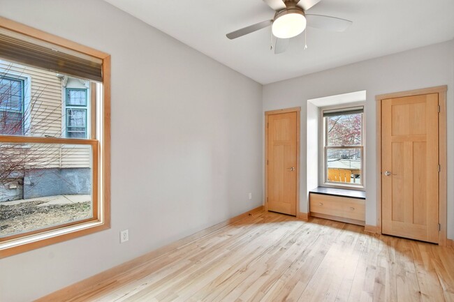 Building Photo - 2905 N Newhall St