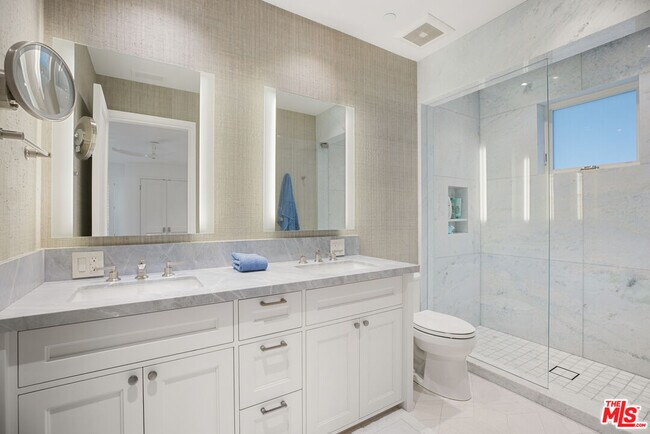 Building Photo - 1347 Palisades Beach Rd