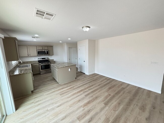 Building Photo - 1729 Ronzard Ave