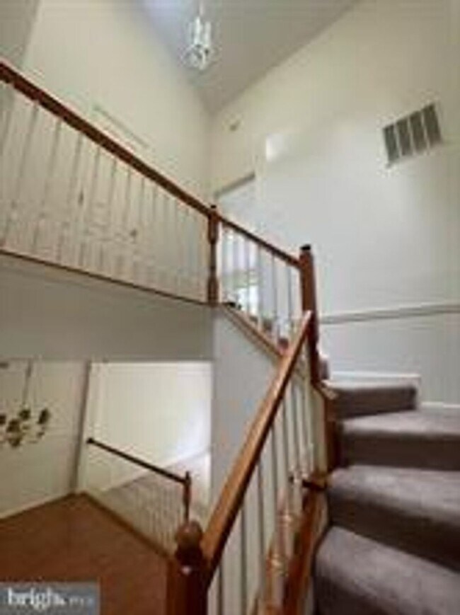 Building Photo - SPACIOUS TH IN OLNEY